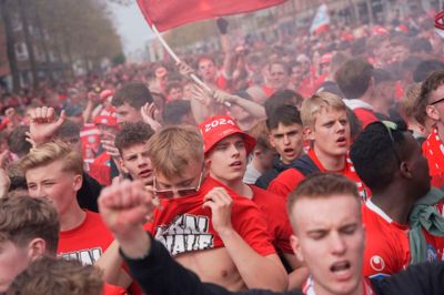 SIF-fans går fra området ved Nordhavn mod Parken.