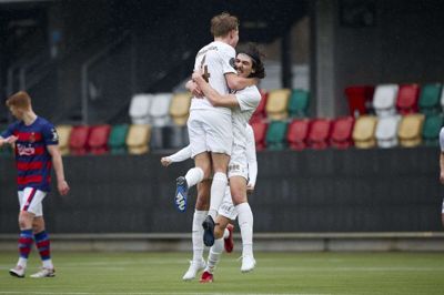 Young Boys-spillerne har ikke haft meget at juble over i kvalifikations-spillet, men nu har holdet vundet to kampe i træk og ligger dermed over nedrykningsstregen. Foto: Ole Nielsen