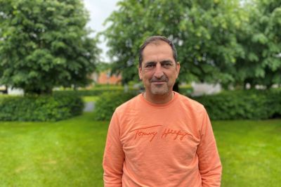 Bora Zivkovic - hvis rigtige fornavn egentlig er Borivoje - bor i dag i Hvinningdal med sin søn Alexander.