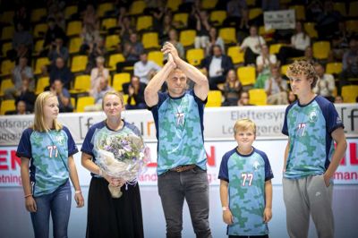 Noah V. Knudsen - her til højre sammen med resten af sin familie, da der i 2020 var afskedskamp i BSH for hans far, Michael V. Knundsen - er ny mand i Skive fH. Arkivfoto: Jakob Stigsen Andersen