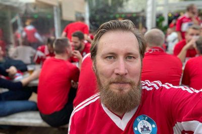 Martin Gjøl er SIF-fan og har fulgt klubben siden 1994. Han var også med til pokalfinalen. Privatfoto