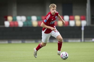 Julius Lorents Nielsen fik lørdag første halvleg i U19-holdets nederlag mod FC Nordsjælland. Søndag var han med i kamptruppen til superligaholdets udekamp mod Lyngby - dog uden at komme på banen. Foto: Ole Nielsen