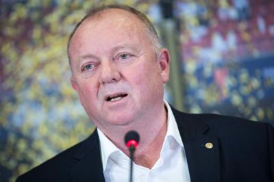 SIF-direktør Kent Madsen nyder også godt af det store overskud. Som direktør får han knap fem millioner i bonus.