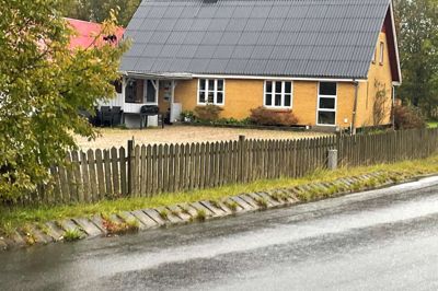 Lykkehuset-Herning ligger på Ndr. Hestlundvej ved Bording. En 16-årig dreng blev fundet død på bostedet. Kort forinden havde politiet været i kontakt med ham i Silkeborg. Dødsårsagen er endnu ukendt.