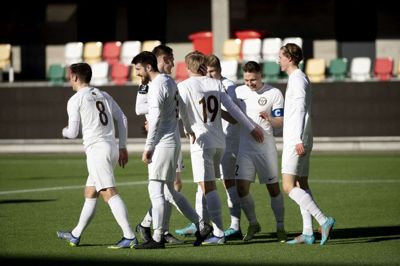 Joakim Grosen (nummer 19) blev først sendt på banen i det 84. minut, men han nåede alligevel at gøre det til både 3-0 og 4-0, da Young Boys besejrede Slagselse på Jysk Park.