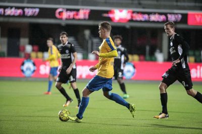 Lasse Andersen ses her i en pokalkamp mod SIF for fem år siden. Nu skal han være assistenttræner i KIF. Foto: Martin Ballund
