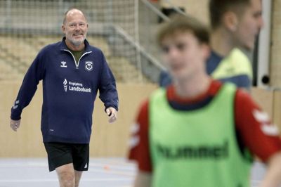 Vildbjerg SF er som oprykkere i gang med sin nye tilværelse i Serie 1. Cheftræner Lars Dahl (t.v.) ser frem til at bygge på sidste sæsons succes. Foto: Henrik Ole Jensen