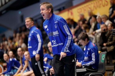 Jesper Bangshøi har i en lang årrække stået i spidsen for Bjerringbro FH's kvinder, som han før denne sæson for første gang førte op til ligaen.