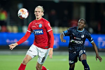 Silkeborgs Stefan Thordarson fik udlignet til 1-1 i slutningen af første halvleg, efter FC Midtjylland var kommet en mand i overtal ovenpå Alexander Linds udvisning godt 30 minutter inde i opgøret.