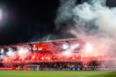 Det blev dyrt, at flere SIF-fans havde taget romerlys med på stadion til kampen mod FCM.