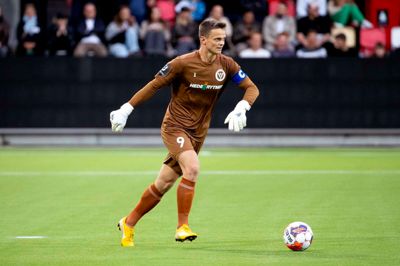 I sidste sæson vogtede Henrik Lindhard målet for Young Boys, men lørdag eftermiddag scorede målmanden mod sine tidligere holdkammerater.