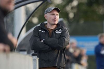 Cheftræner Thomas Loft måtte se sit hold tabe på hjemmebane for første gang siden 30. august. Foto: Ole Nielsen