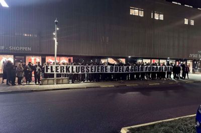 SIF-tilhængerne fra Ultras Drewsen og Stoltheden stod bag tirsdagens protest foran Jysk Park.