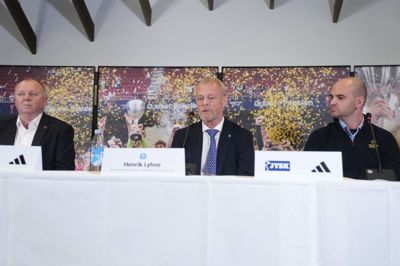 Administrerende direktør i Silkeborg IF A/S Kent Madsen, bestyrelsesformand for Silkeborg IF Invest A/S Henrik Lyhne og Benjamin Boycott administrerende direktør for Trivela Group afholder pressemøde i Søholthuset på JYSK park i Silkeborg, tirsdag den 19. november 2024. Trivela Group overtager aktiemajoriteten i Silkeborg IF A/S.