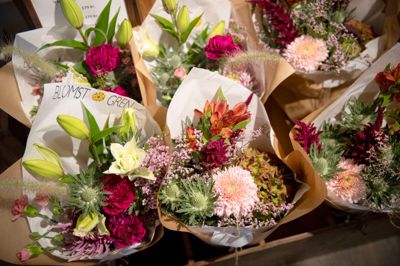 Blomst & Gren har blandt andet haft selvbetjeningsløsninger, hvor man også udenfor normal åbningstid kunne hente en buket, en gavekurv eller andet, hvis man havde brug for det.