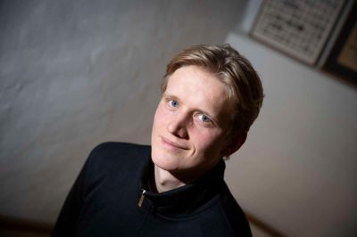 29-årige Gustav Dahl danner par med den danske landsholdsspiller Emma Friis, der nu spiller i den rumænske klub CSM Bucharest.
