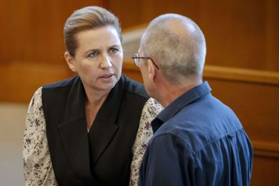 Peder Hvelplund (EL) er repræsentant for et af de tre partier, der ikke støtter op om regeringens lovforslag, som skal sikre politikere en højere løn, men en lavere pension. (Arkivfoto).