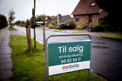 I 2025 blev der solgt knap 1300 boliger i Silkeborg Kommune, viser tal fra Boligsiden. Det er næstflest nogensinde - kun overgået af det vilde coronaår 2021. Til sammenligning blev der for 10 år siden solgt omkring 750 boliger årligt.