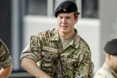 Kronprins Christian aftjente værnepligt ved Gardehusarregimentet i Slagelse. Samme sted er han i øjeblikket ved at uddanne sig til løjtnant.