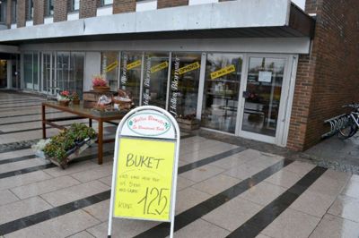 På lørdag lukker Helles Blomster påØstergade, men til næste forår åbner en kinesisk restaurant i de forhenværende posthuslokaler