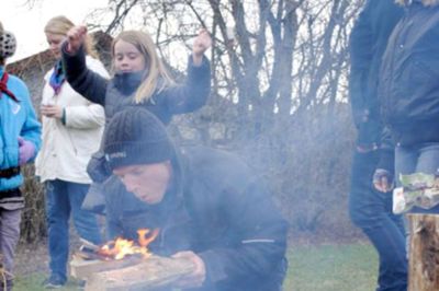 Der var gang i bålet, da lokale spejdere mødtes i Engesvang (Privatfoto)