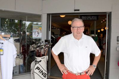 Finn Knudsen fra Ikast Golf Shop har kronede dage, når ISI afholder højskole golf