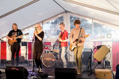 Plastic Cover giver koncert mellem kl.19.20 - 20.15