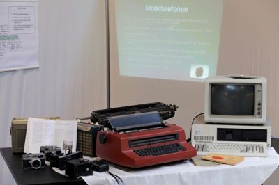 Udviklingen indenfor kommunikation var blandt de emner, som eleverne fra Uhre Friskole i samarbejde med Vester Palsgård Skovmuseum havde kastet sig over