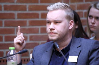 Simon Vanggaard (DF) har selv om som ung oplevet, hvor svært det kan være at få en taxa, når man skal
hjem efter bytur