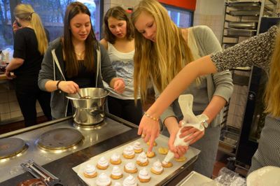 Konditori og fine desserter er en del af undervisningspensum på linjen Gastronomi & Ernæring på Hestlund Efterskole