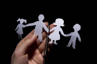 Paper chain family, divorce on black background