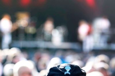 Danmarks hyggeligste og måske største havefest løber af stabelen - med navne som Queen Machine, Dodo, Folkeklubben og Zididada. Her er det formanden, Robert Bagger. ?Foto: Tom Laursen