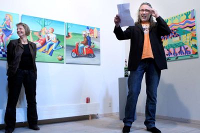 Kunstnerisk leder Bente Jensen (tv) har grund til at være glad. Kunstfonden har lagt mækre til kunstcentret i Ikast (Foto fra tidligere udstilling)