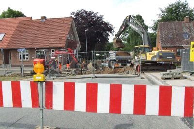 Der arbejdes i øjeblikket med kloaksystemet på Hyvildvej, og senere på sommeren kommer turen så til selve broen. ?Foto: Flemming Thulstrup