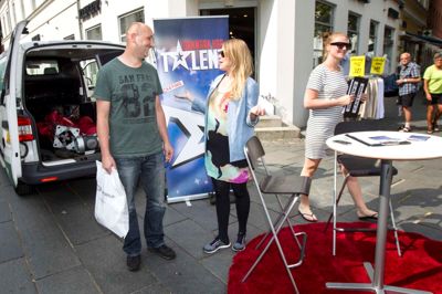 Produktionsselskabet Blu havde lørdag sendt to castere til Herning for at spotte folk med talenter. Mange blev spurgt, men ingen meldte sig til programmet »Danmark har talent«, som bliver vist i 2015 på TV 2.?Foto: Tom Laursen