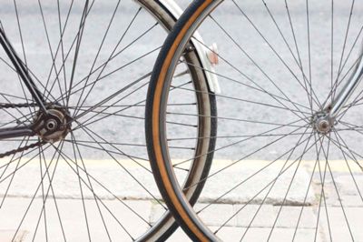 Et af de mange klip på Børnebilletten kan benyttes til et sikkerhedstjek af cyklen, inden foråret kommer.