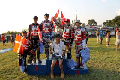 Emil Pørtner fra Tulstrup (nummer to fra højre) var med til at sikre dansk VM-guld i Polen (Privatfoto)