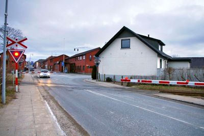 Borgerne i Bording er utrygge ved jernbane-krydset i Bording. Nu bliver der gjort noget ved det. Foto: Thomas Vang Nielsen