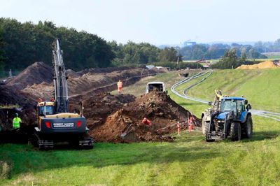 Der graves rør ned til kabler mellem Herning og Silkeborg. Her er det ved messemotorvejens overkørsler ved Messevejen og Vardevej. ?Foto: Flemming Hansen