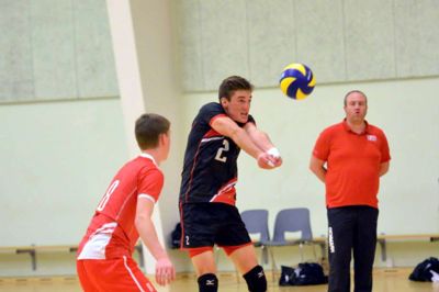 17-årige Mathias Elm (2) fra Ikast nød kampene på hjemmebane, hvor det danske U/19-landshold vandt sølv. Foto: Henrik Petersen