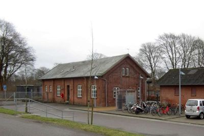 Det er efterhånden mange år siden, at stationsbygningen i Bording har været brugt til sit oprindelige formål. Kommunen har tilbudt at sælge den til lokalrådet for én krone. Spørgsmålet er, hvad den i givet fald skal bruges til. ?Privatfoto