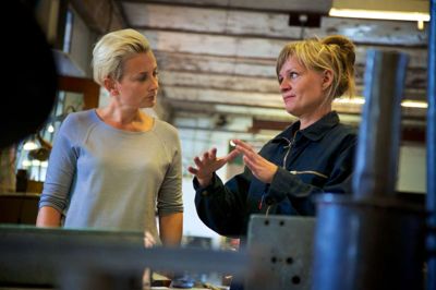 Nina Lund sammen med programmets tilrettelægger Ane Cortzen. ?Foto: DR