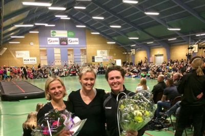 Katrine Eggertsen og Lotte Dreschler sammen med Sidsel Høxbro Mogensen, der indstillede dem til kåringen. ?Foto: Kirsten Hoffmann