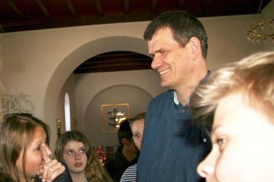 Tålmodighed er en dyd! Konfirmander har mange kommentarer til præst Jens Peter Garne.