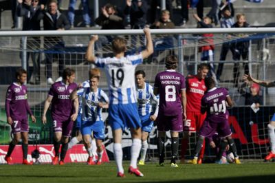 OB dukkede FC Midtjylland. For første gang i 11 kampe måtte "ulvene" gå fra banen som tabere efter 1-3. Polfoto