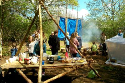 Piltene fra FDF i Klovborg opførte en borg og overnattede i den. ?Privatfoto