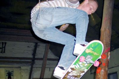 Skaterne i Ikast kan nu se frem til at få tætnet det utætte tag efter bevilliger fra kommunale udvalg. ?Foto: Kim Kristensen
