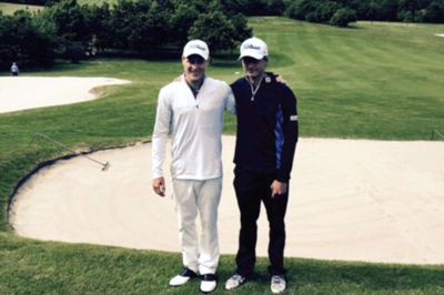 Oskar Ambrosius sammen med ven og caddie i seks runder Jeppe Søgaard ?foto privat