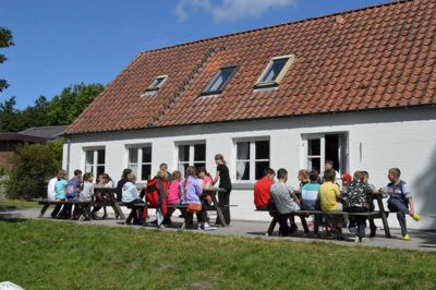 Så er der dækket op til frokost i det grønne på Naturcenter Harrild Hede. ?Foto: Flemming Thulstrup