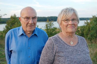 Anders og Åse Rasmussen var blandt deltagerne i den traditionelle friluftsgudstjeneste ved Bølling Sø. ?Privatfoto